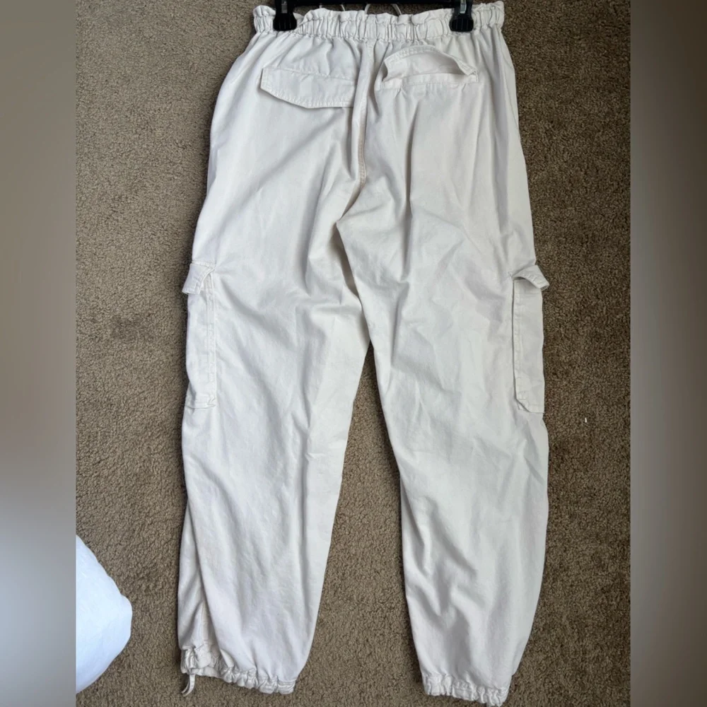 Abercrombie & Fitch White Cargo Pants - Picture 2 of 4